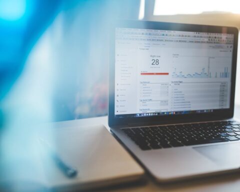 everysize - Laptop displaying Google Analytics in a modern workspace, highlighting digital analytics