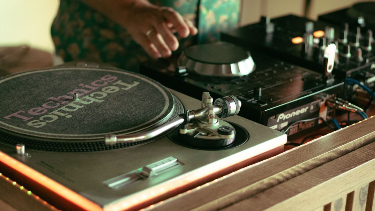 Vinyl vs Streaming vs CD: Which Sounds Best