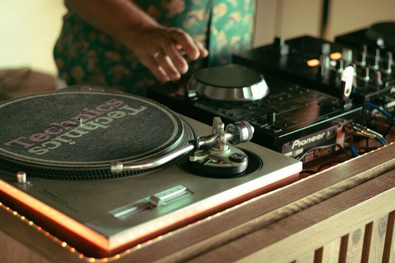 Vinyl vs Streaming vs CD: Which Sounds Best